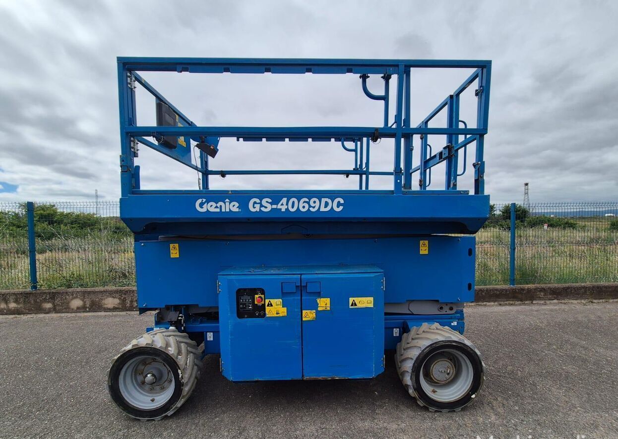 scissor-lifts